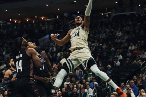 开云平台 -密尔沃基雄鹿迎CBA季后赛关键赛；今晨单刀错失；底气十足；训练强度明显提升的简单介绍