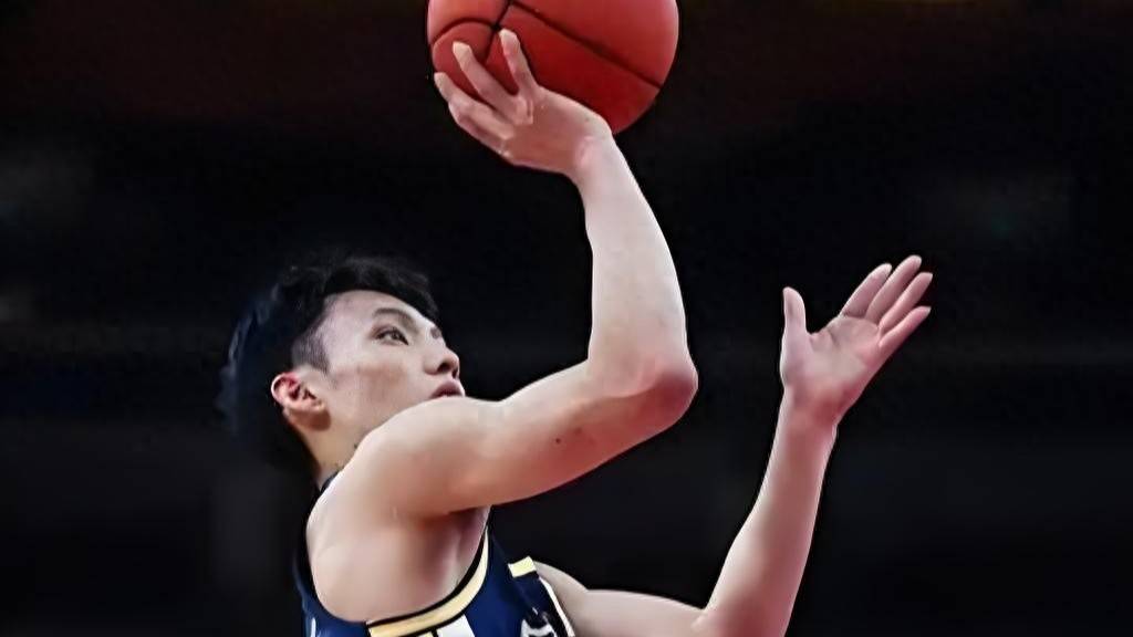 包含全明星赛倒计时，深圳男篮集结日回应争议，细节引发关注，媒体盛赞，阵容厚度经受考验的词条