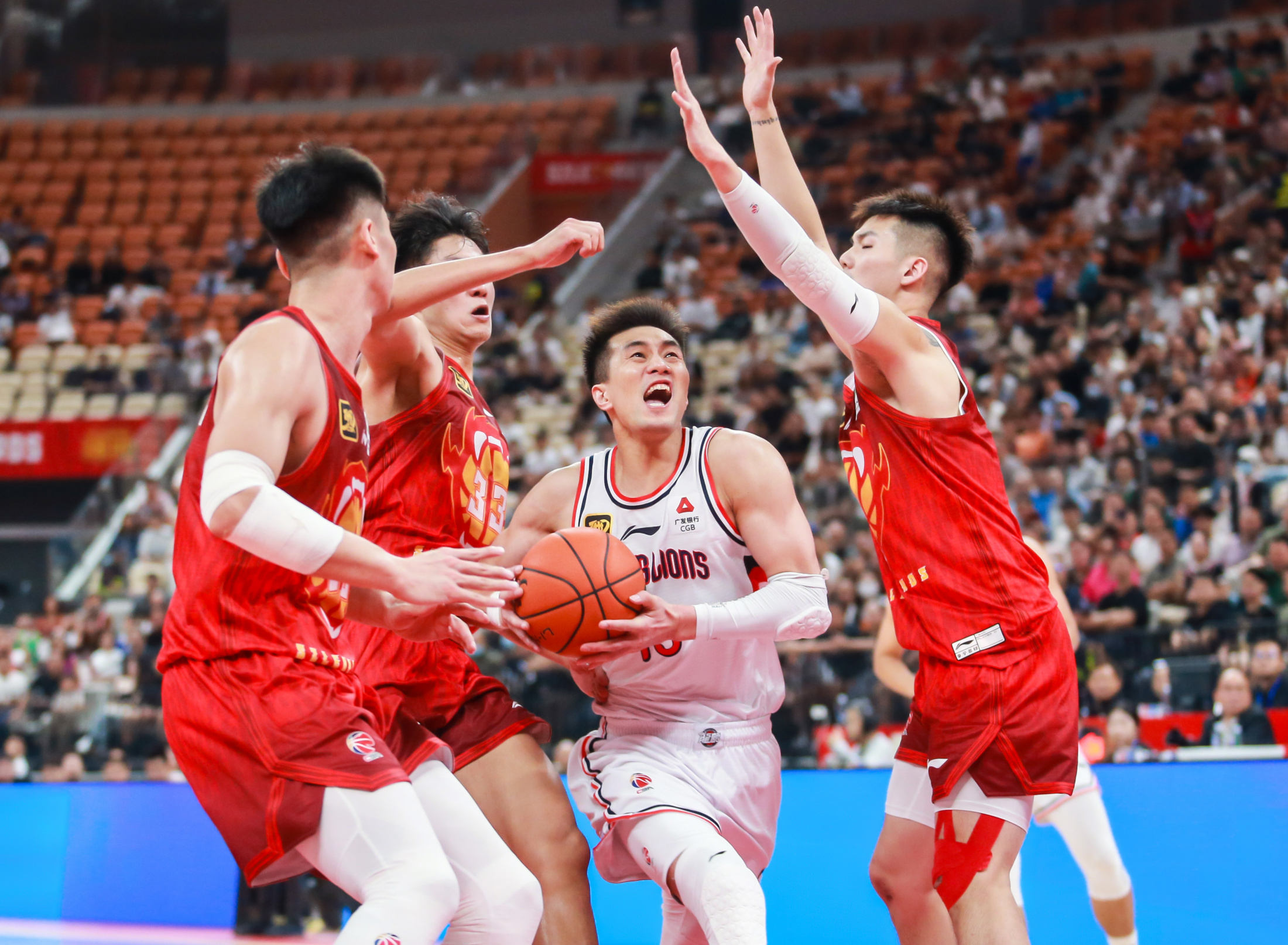  清晨中超焦点战，广州队官宣签约，球迷炸锅，医务组通报恢复-开云体育