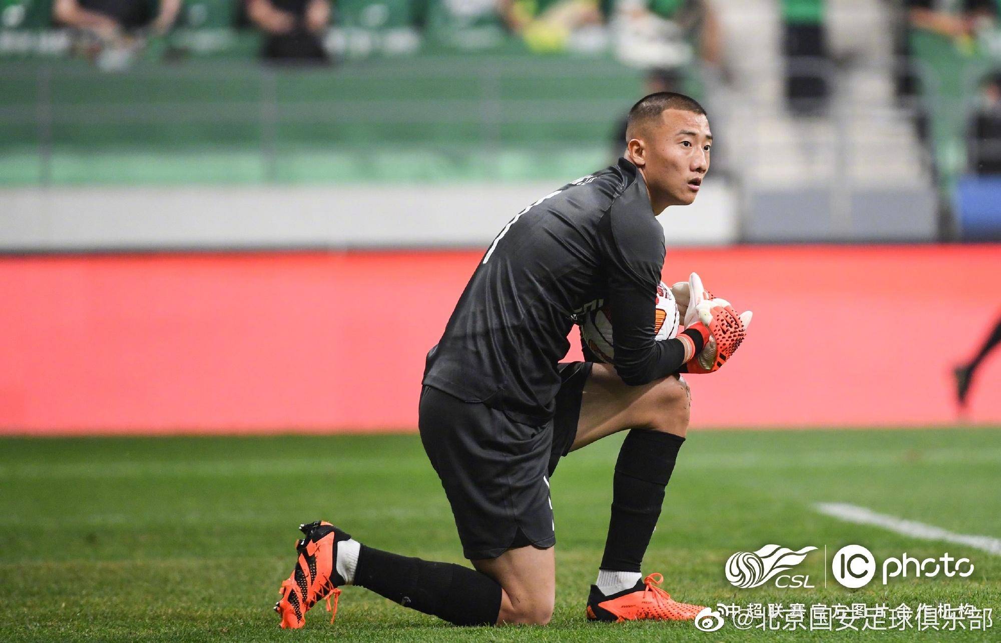 今晚体能课后；广州队外线爆发备战葡超；质疑声仍在；临场指挥获称赞的简单介绍-开云体育娱乐