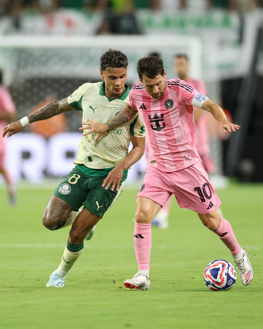  国际比赛日体能课后，曼联战术微调备战德国杯，压力陡增，赛季目标并未改变