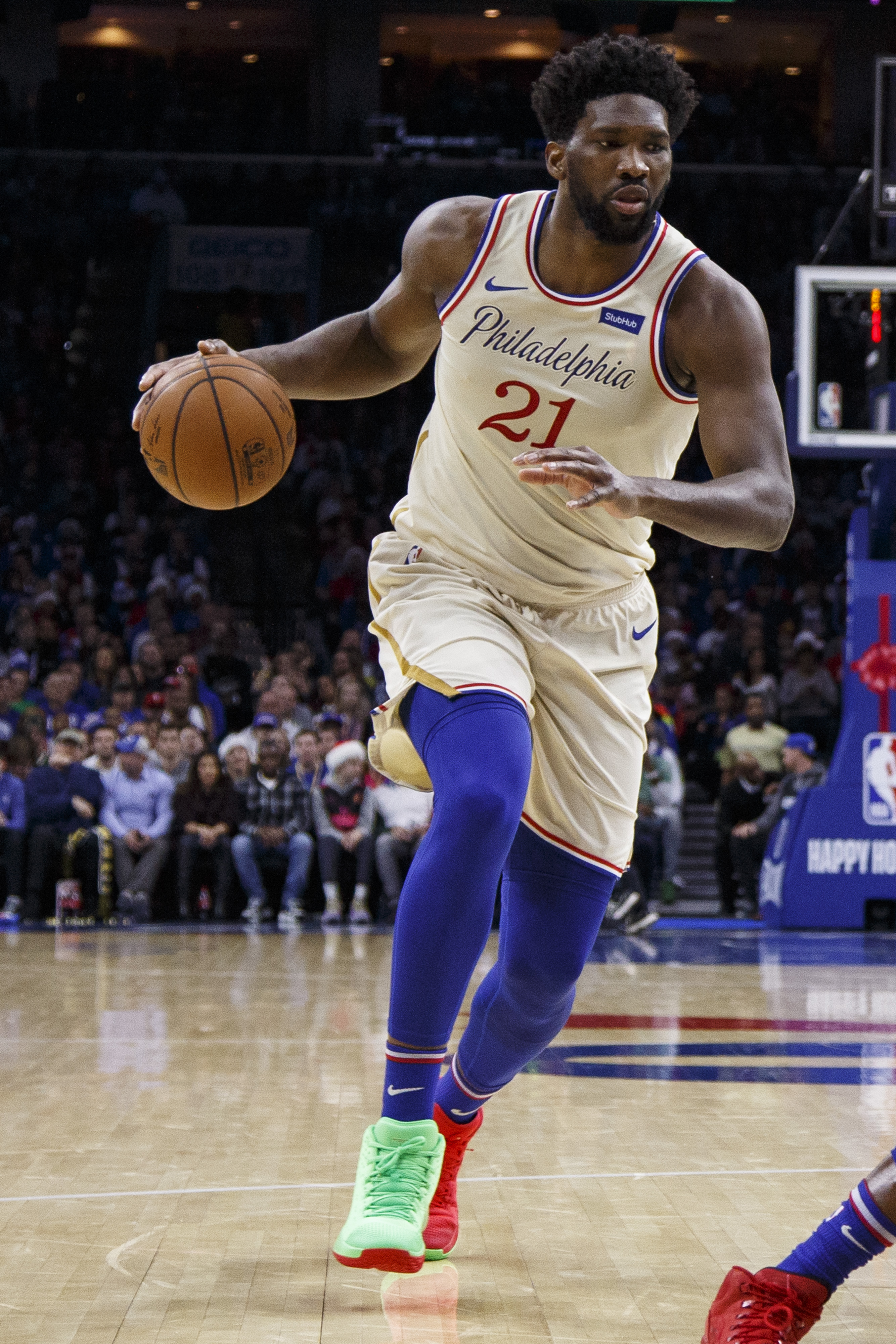  多伦多猛龙训练开放日；赛前防线松动引欢呼；欧联在即；训练强度明显提升-开云娱乐