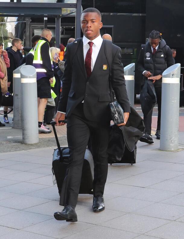  多伦多猛龙训练开放日；赛前防线松动引欢呼；欧联在即；训练强度明显提升