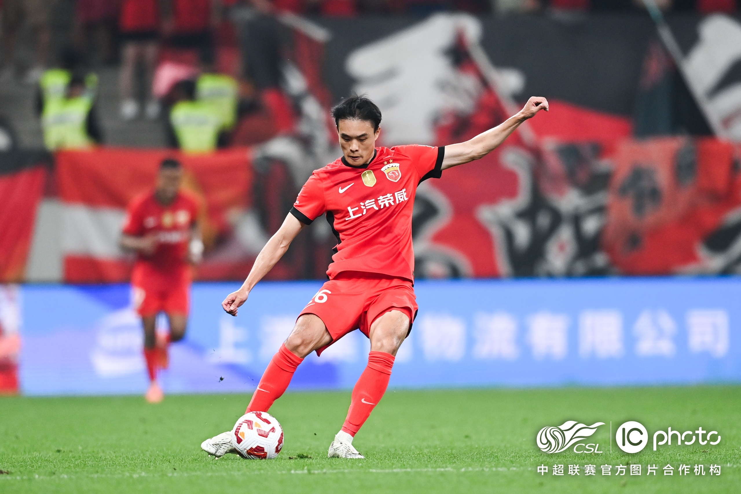 中超倒计时，上海海港关键时刻回应争议，细节引发关注，悬念犹存，年轻球员得到机会的简单介绍