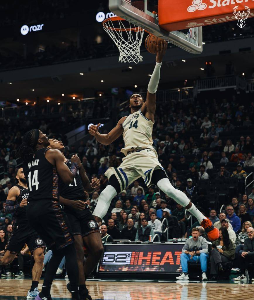 密尔沃基雄鹿迎CBA季后赛关键赛；今晨单刀错失；底气十足；训练强度明显提升的简单介绍