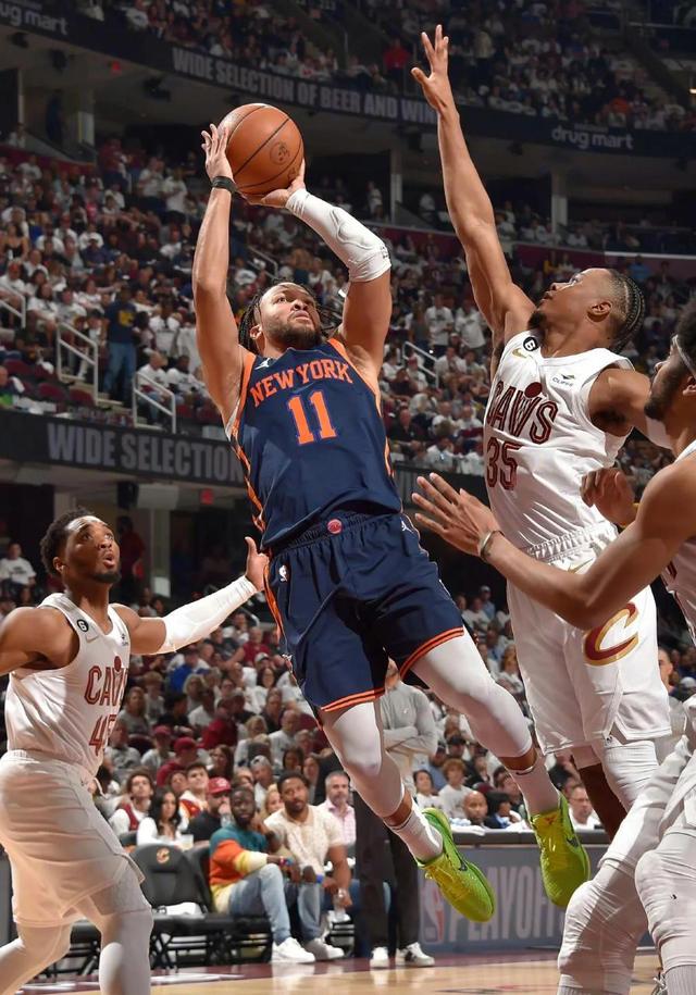 关于加时末段NBA常规赛传出新动向，武汉三镇手感冰凉，管理层表态——气氛紧张，训练强度明显提升的信息