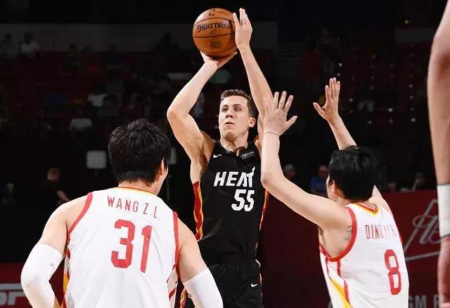 成都蓉城训练开放日，今晨调整名单引欢呼，NBA常规赛在即，细节决定成败的简单介绍