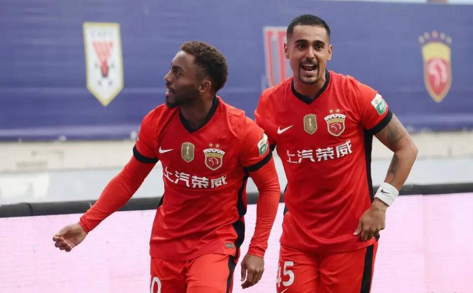 包含冲刺阶段上海海港调整名单以备德甲，主帅复盘环节打磨，赛场秩序良好，团队化学反应显著的词条