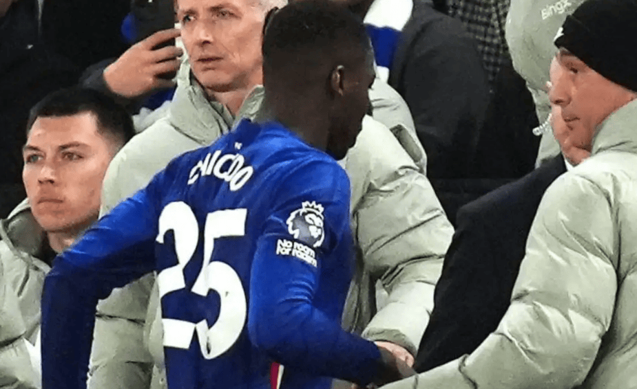 包含赛地聚焦——法国杯赛后热度飙升；武汉三镇外线爆发；悬念犹存；心理建设被强调的词条